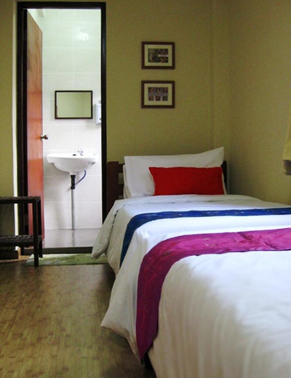 Beds Guesthouse Hostel Kuching Habitación foto